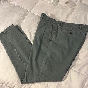 GAP Grayish Green Essential Khaki Straight Taper Pant size 32x30